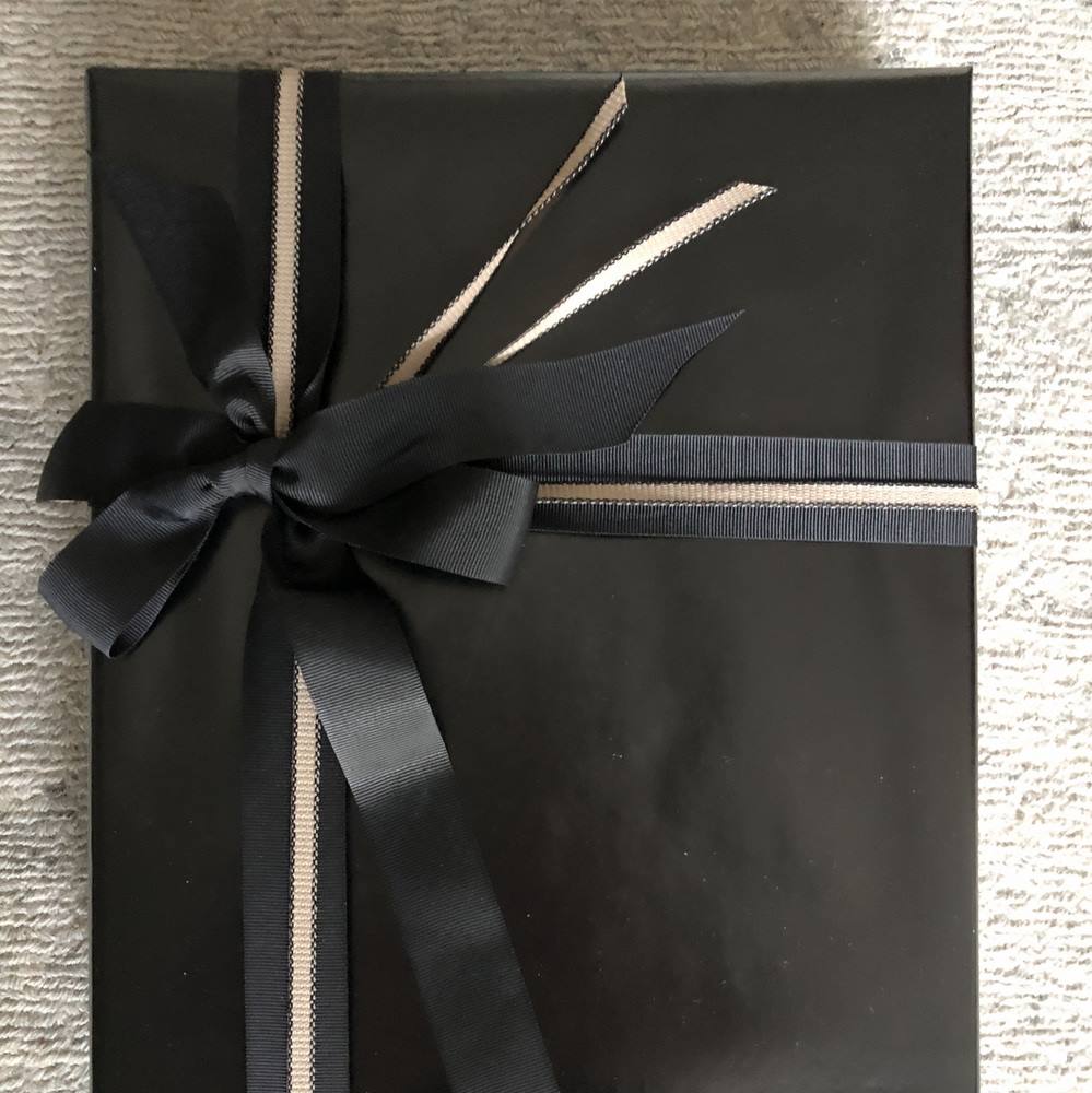Bespoke gift wrapping services in London for individuals, VIP and corporate clients
