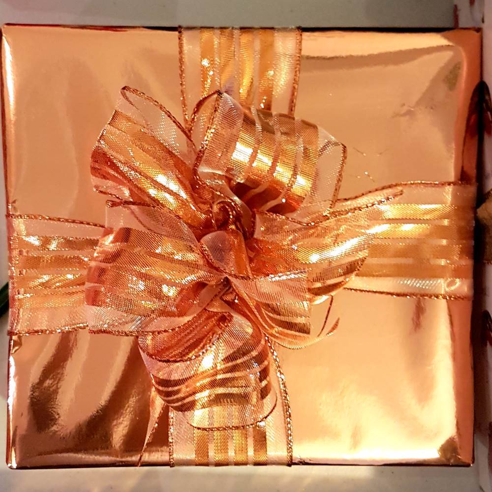 Bespoke gift wrapping services in London for individuals, VIP and corporate clients