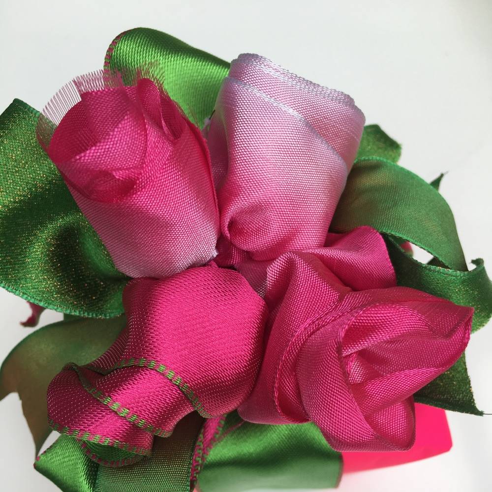 Bespoke gift wrapping services in London for individuals, VIP and corporate clients