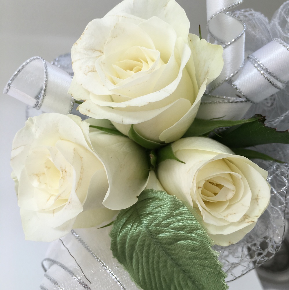 Bespoke gift wrapping services in London for individuals, VIP and corporate clients