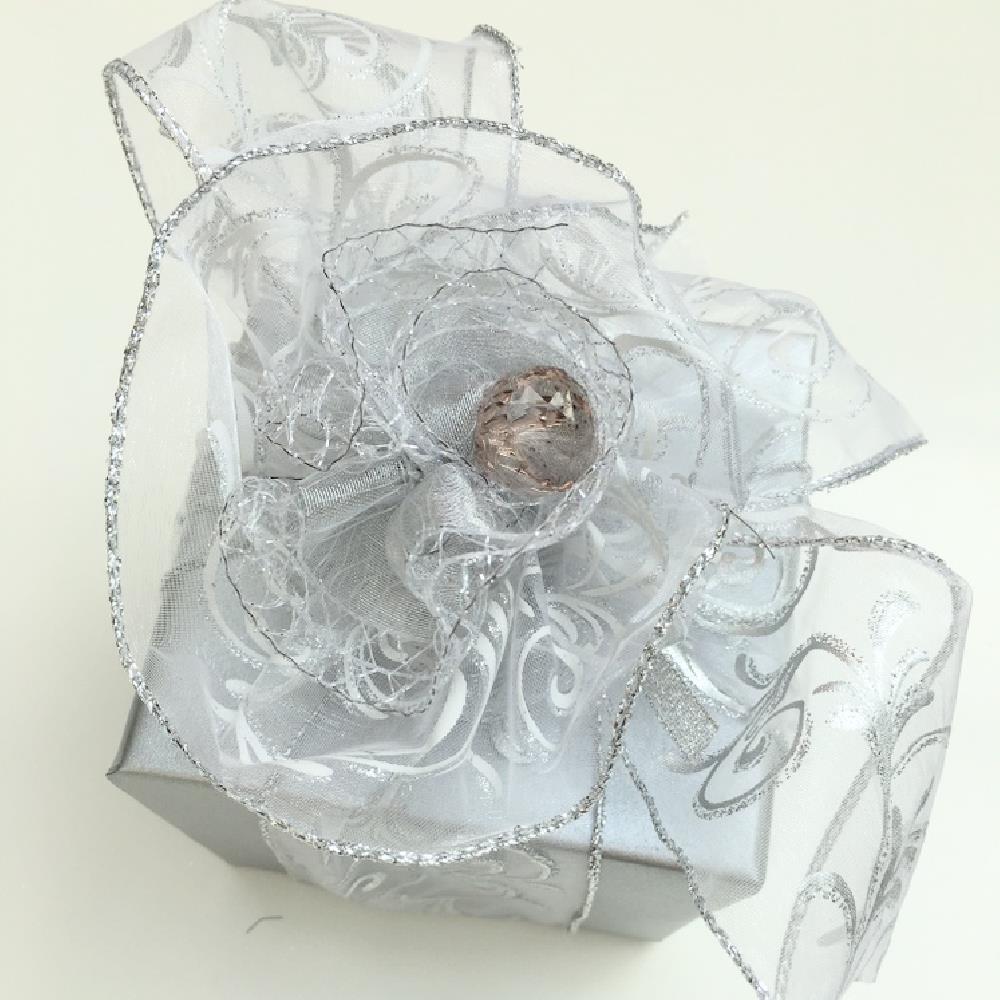 Bespoke gift wrapping services in London for individuals, VIP and corporate clients