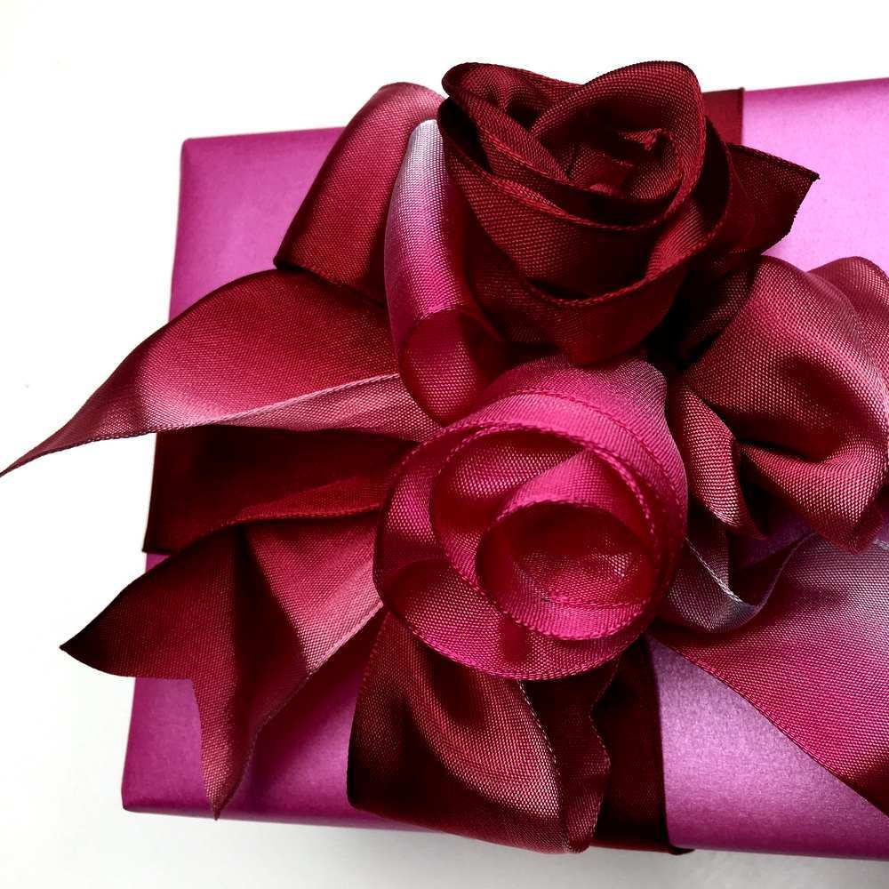 Bespoke gift wrapping services in London for individuals, VIP and corporate clients
