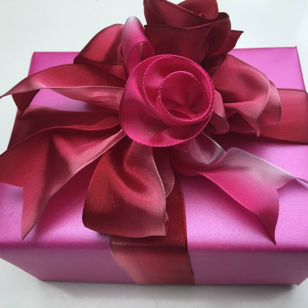 Bespoke gift wrapping services in London for individuals, VIP and corporate clients
