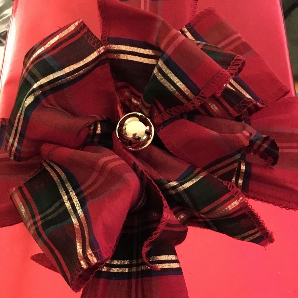Bespoke gift wrapping services in London for individuals, VIP and corporate clients