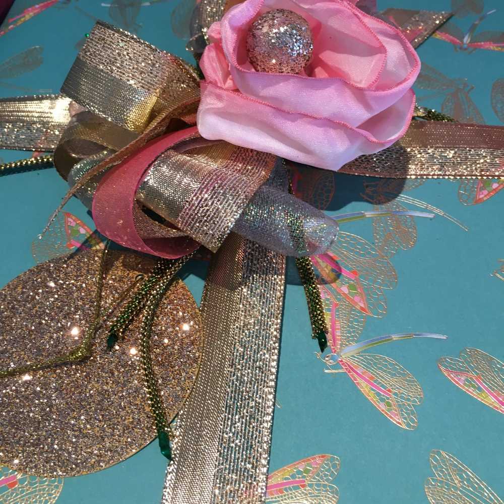 Bespoke gift wrapping services in London for individuals, VIP and corporate clients
