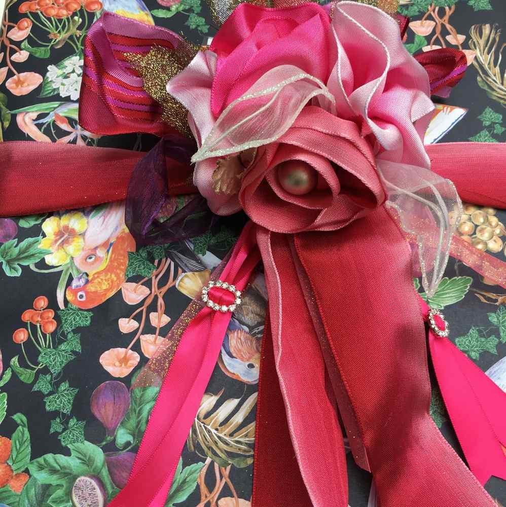 Bespoke gift wrapping services in London for individuals, VIP and corporate clients