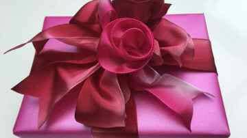 Bespoke gift wrapping services in London for individuals, VIP and corporate clients